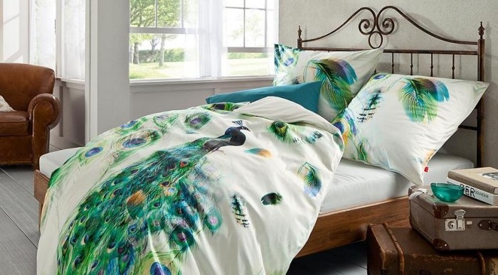 Schlafzimmer-Florale-Bettwäsche-schicke-druckmotive-Pfau-Muster-pflegeleicht-atmungsaktiv