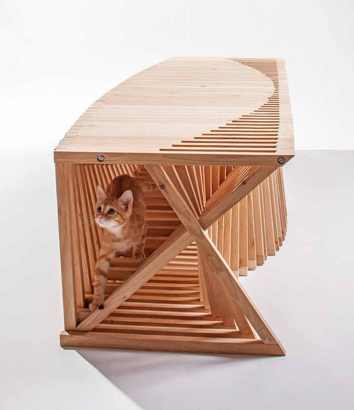 Spielhaus-aus-Holz-für-die-Katzen