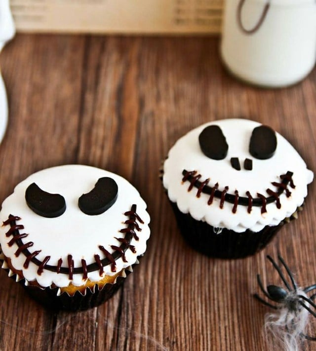 Spooky-Gesichter-Halloween-Muffins-backen
