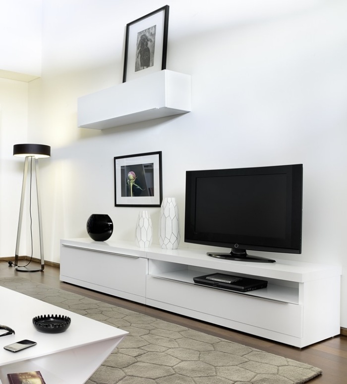 Stauraum-Möglichkeiten-Wohnzimmer-weiße-belastbare-Regalsysteme-TV-Sideboard