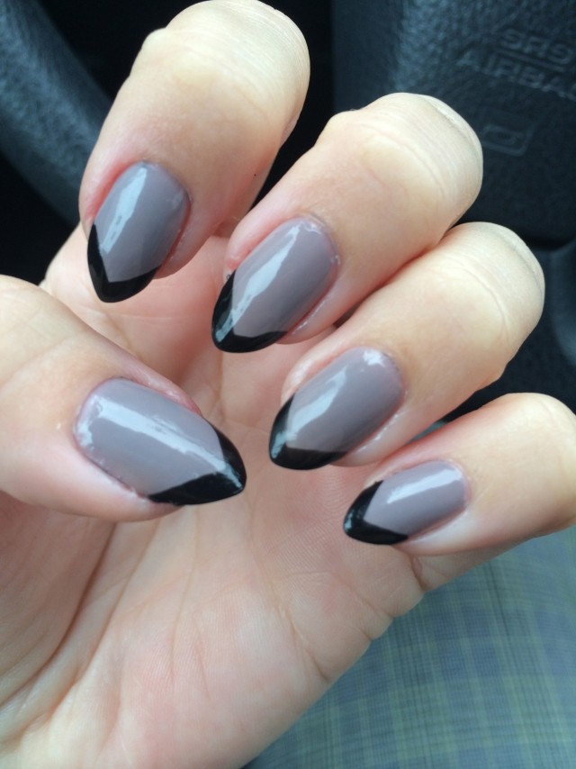 Stiletto-Nailart-schwarz-nagelkante-mit-grau-glanz-effekt