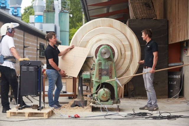 Tisch Holz Essplatz Produktionsprozess Möbelmesse Ausstellung London
