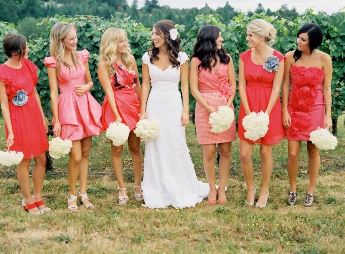 Unterschiedliche-Kleider-Brautjungfern-rosa-rottoene