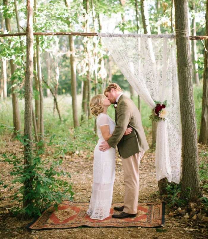 Waldgebiet-Hochzeitsdekoration-dezente-weiße-Spitze-Vorhang