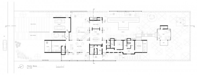 Wohnhaus-im-Wald-Casa-ME-Baukörper-Ausrichtung-Raumaufteilung