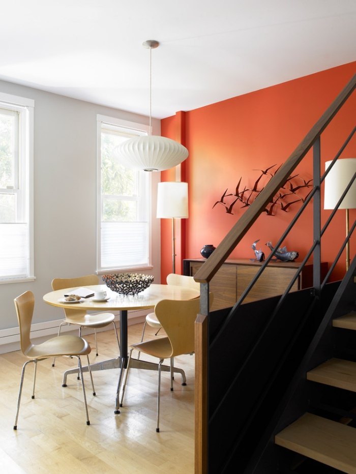 Wohnideen-Streichen-Wände-Orange-rot-Schwalben-Muster-esszimmer