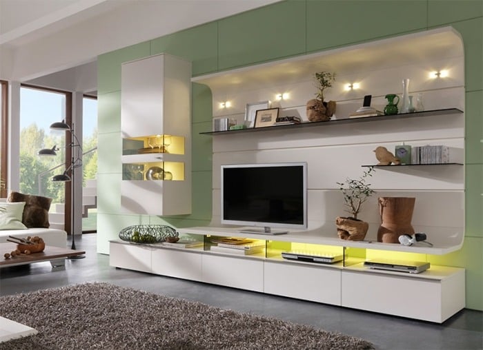 Wohnzimmer-Anbauwand-weiß-zeitloses-elegantes-Design-integrierte-beleuchtung