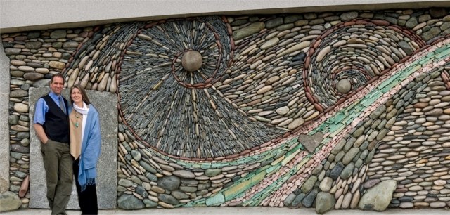 abstrakte-Mosaikkunst-stein-mosaike-gewirbelt-Naomi-Zettl-Andreas-Kunert