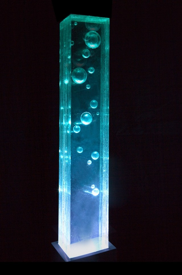 abstrakte-Skulpturen-aus-Glas-oxygen-luftblasen-quader-prisma-Ben-Young
