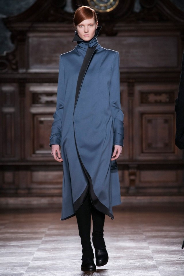aganovich-herbst-winter-2014-2015-blauer-mantel Mode-Trends der Zukunft