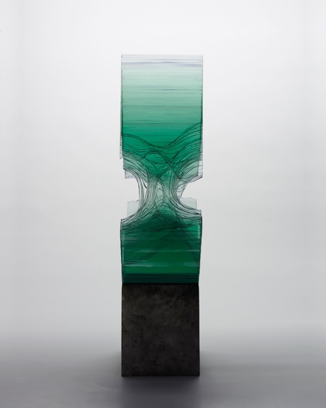 ausgefallene-Kunstobjekte-Glas-Skulptur-Parallels-ben-young-kollektions