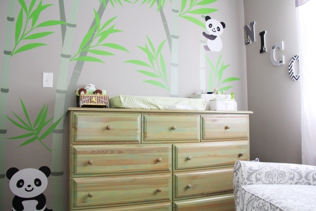 babyzimmer-motto-pandas-wandgestaltung-wandaufkleber-wickeltisch