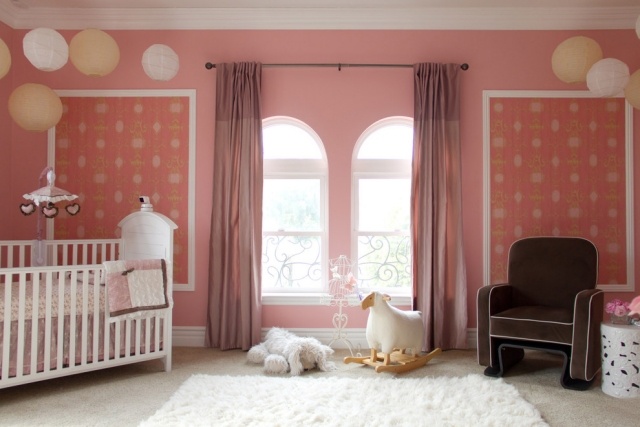 babyzimmer-wände-design-flächen-tapeten-dessin-retro-wandfarbe-rosa