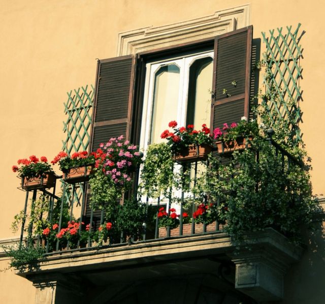 balkonteppich holzboden rasenteppich farbe balkon renovieren