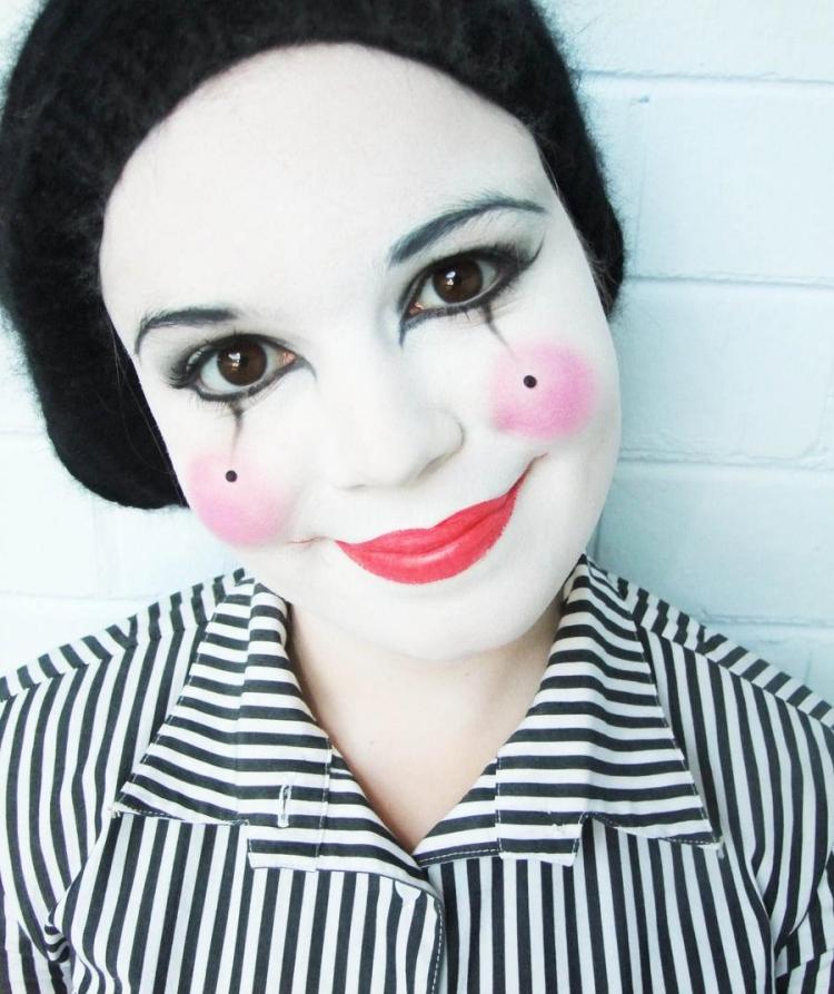 clown-schminken-anleitung-gesicht-make-up-weiss-schwarz-muetze