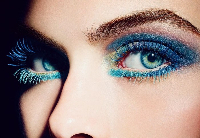 couture-look-makeup-blau-farbige-mascara-zwei-blautoene