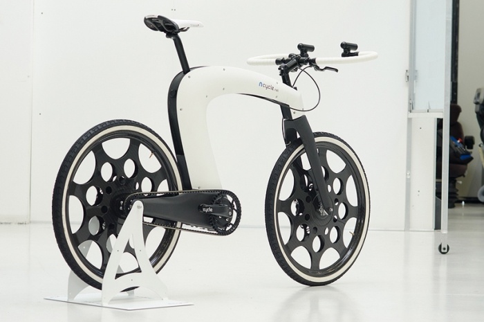 e-bike-minimalistisches-Design-mit-Extras-innovativen-Funktionen-modell-2015