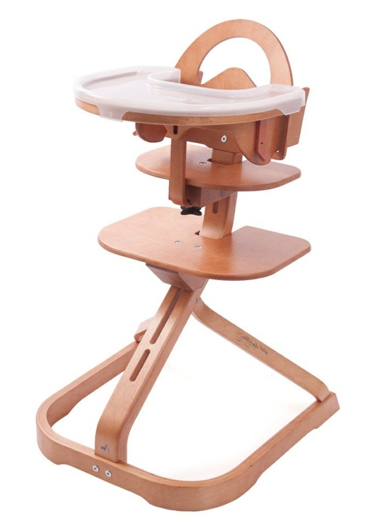 futuristischer-Kinderstuhl-aus-Holz-mit-mehreren-Ebenen
