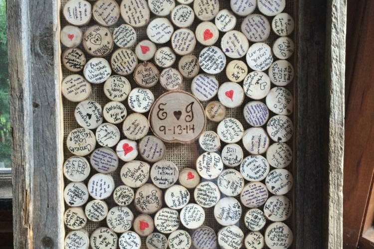 gästebuch zur hochzeit holz scheiben idee bilderrahmen rustikal leinen