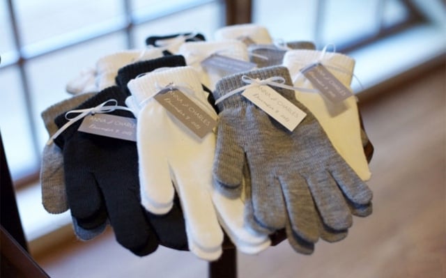 geschenke-hochzeitsgaste-winter-hochzeit-handschuhe