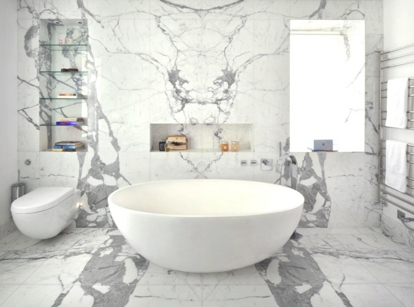 graue-Schattierungen-weiße-Armaturen-Badezimmer-Design-Ideen