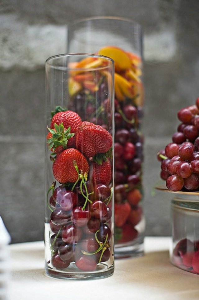 hochzeit gläser dekoration früchte kirschen erdbeeren