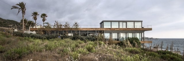 hügelige-landschaft-moderne-residenz-blankpage-architects-libanon-mittelmeerküste