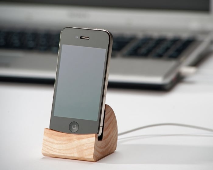 iPad-iPhone-Ständer-Ladestationen-Holz-Klotz-accessoire-für-Schreibtisch