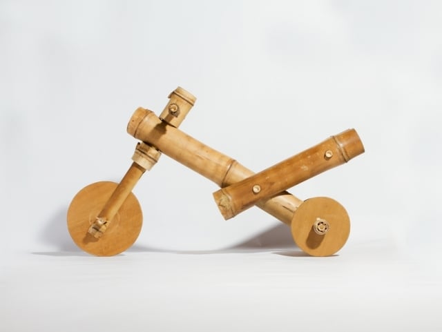 kinder-dreirad holz-bambus-seitenansicht-spielzeug