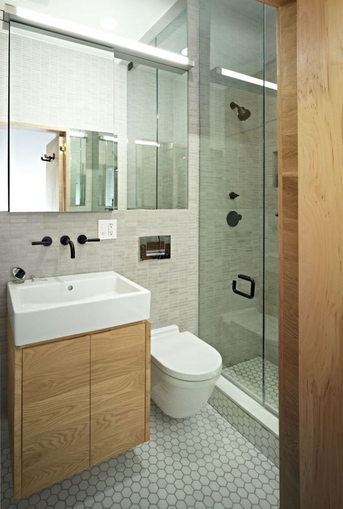 kleines-badezimmer-fliesen-ideen-heller-grauton-begehbare-dusche-holz-waschtischunterschrank