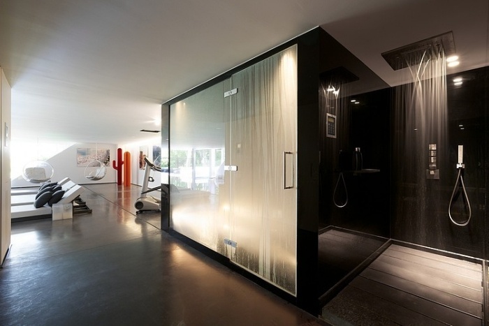 luxus-haus-untergeschoss-hallenbad-sauna-infrared-dusche-genets-home-laurence-sonck