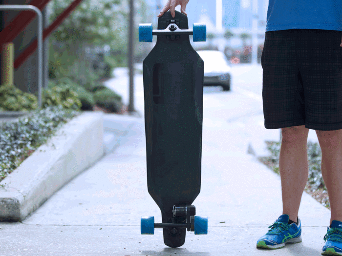 marbel-electrisch-skateboard-design-lässt-sich-per-App-steuern-Elektronik-Akku-unsichtbar-integriert