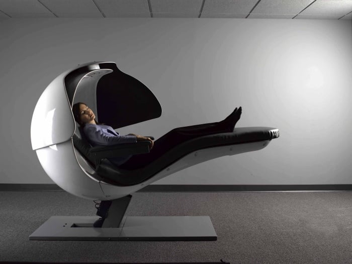 metro-nap-lounge-Sessel-zum-Relaxen-mit-eingebauten-Lautsprecher-verstellbar