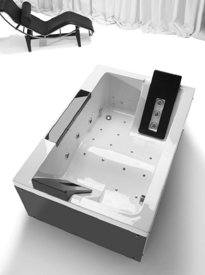 moderne-badewanne-für-zwei-personen-kopf-und-rückenlehnen-ergonomisch