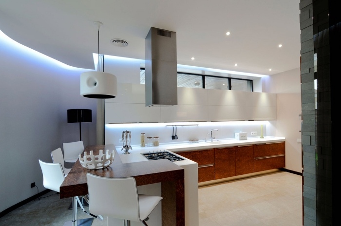 moderne-kueche Küchentresen mit Barhockern -fronten-braune-marmor-optik-weisse-arbeitsplatte