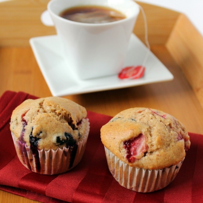 muffin-kuchen-backen-blau-erdbeeren-morgen-kaffee