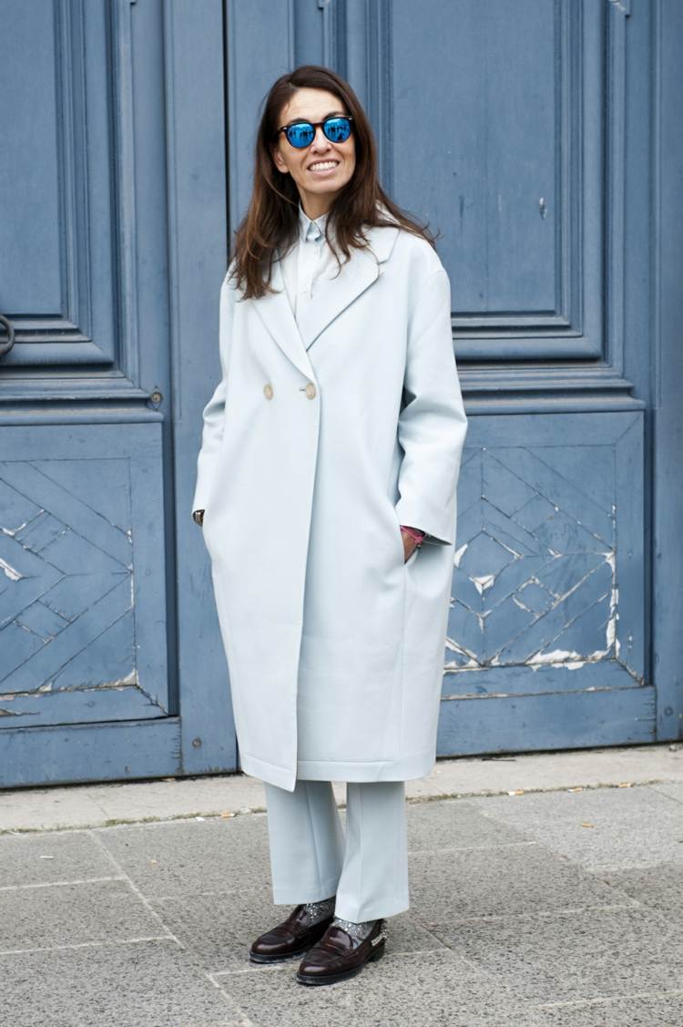 oversize mantel hellblau outfit anzug sonnenbrille styling