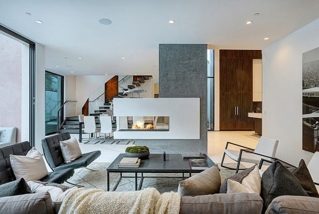 resident-luxus-interieur-wohnbereich-innentreppe-hythe-court-amit-apel-design
