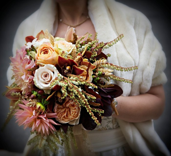 Hochzeit planen Brautstrauß Herbstblumen