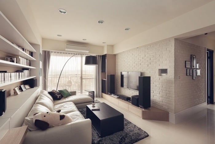 schmales wohnzimmer einrichten-helle-farben-schwarze-akzente