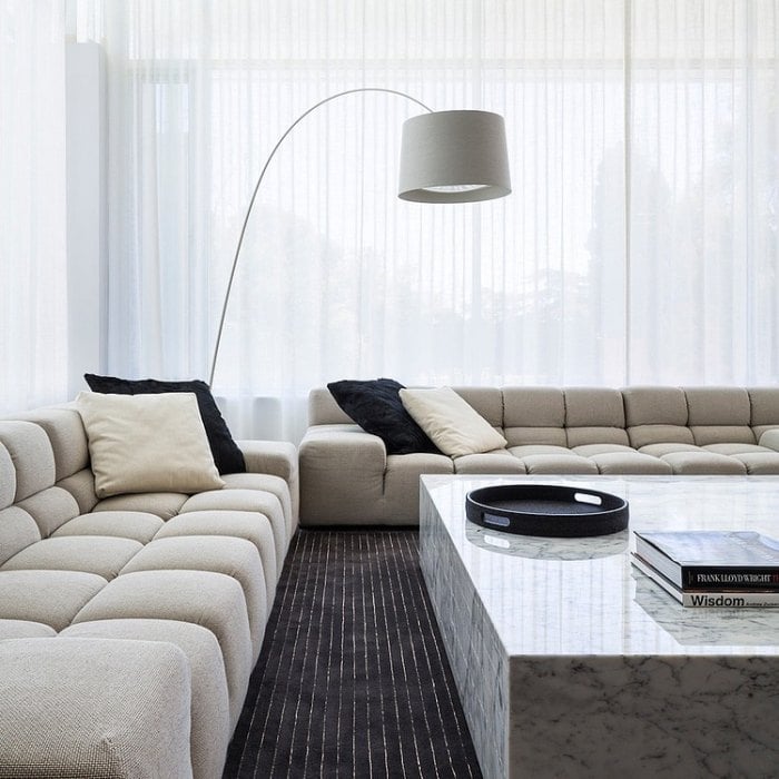 springfiled-Haus-Interieur-lichtgraue-couchgarnitur-standleuchte-dcruz-design-group