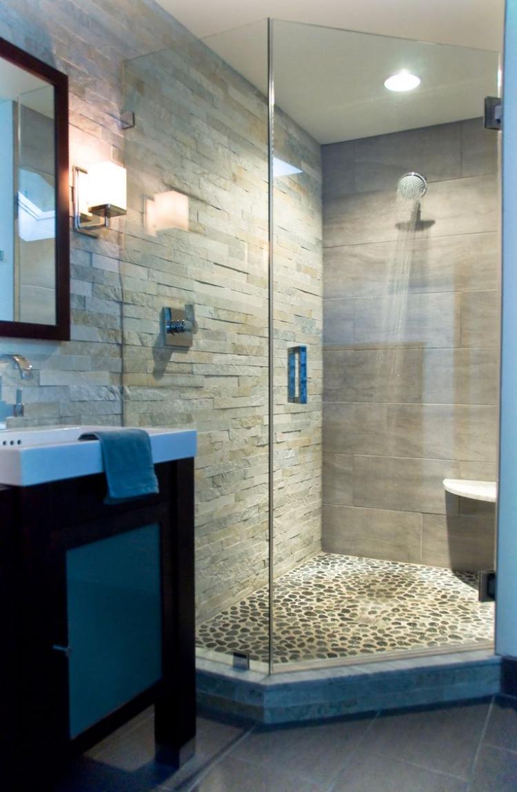 steinfliesen-badezimmer-dusche-duschkabine-glaswand-modern-design