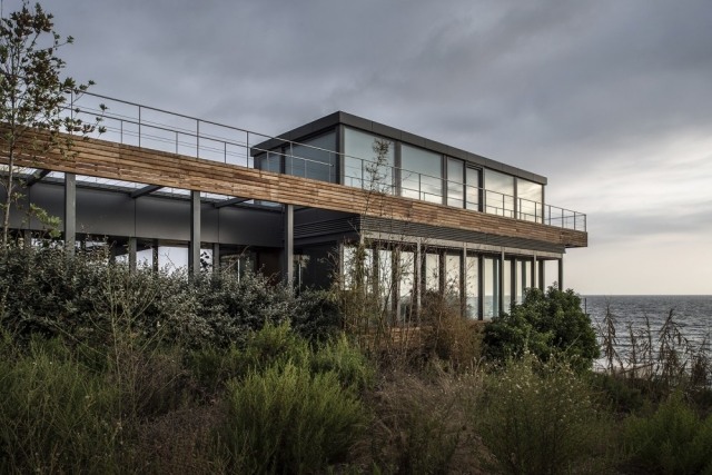 strandhaus-mit-meerblick-exponierte-lage-panoramafenster-wohnräume-verglast