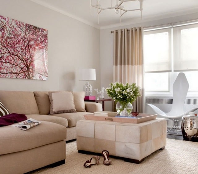 wanddeko-ideen-wohnzimmer-fotoleinwand-kirschenblueten-beige-sofa