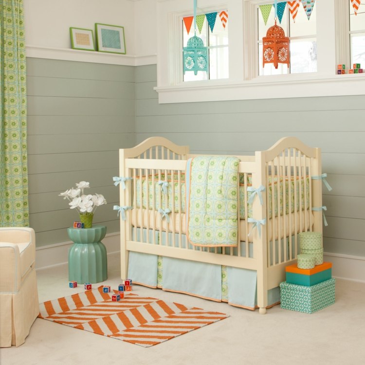 Babyzimmer einrichten Ideen Junge Pastellfarben Wanddeko Laterne Papier Girlande