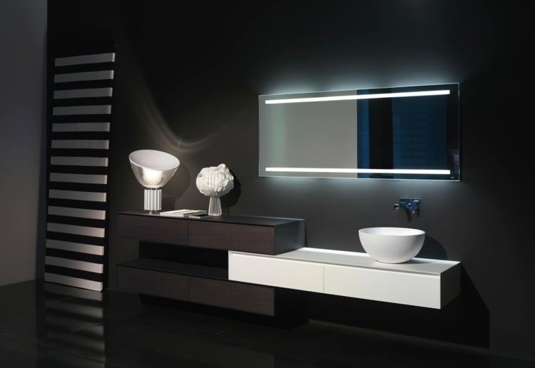 Badezimmerspiegel Beleuchtung modern funktional kleines Bad ohne Fenster