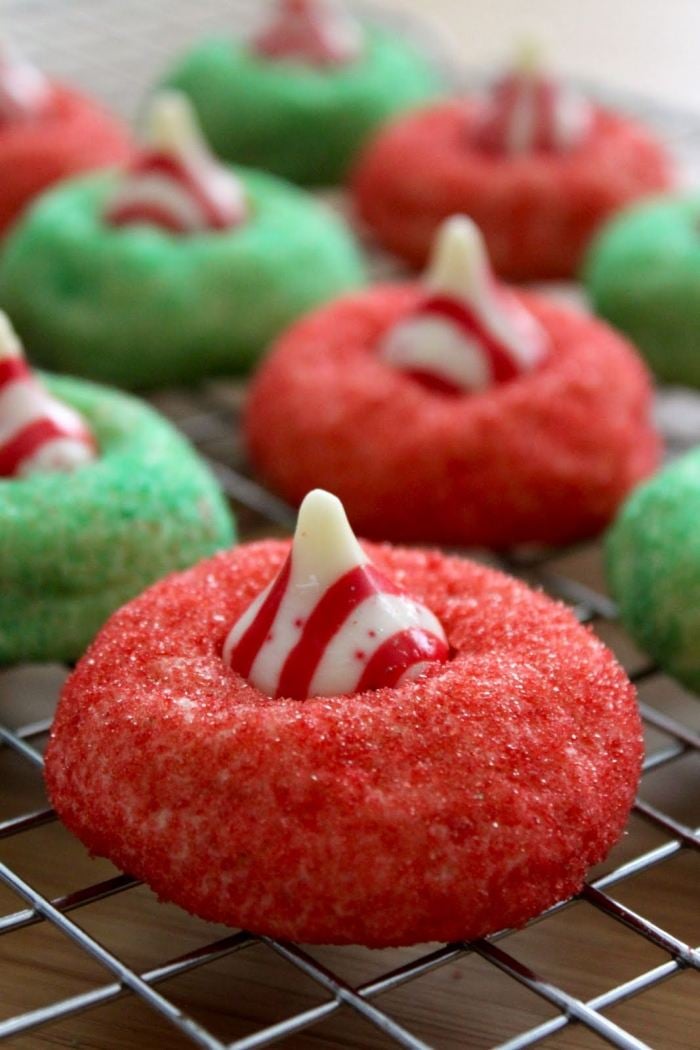 Bonbons-Candy-mit-Zuckerstangen-Design-Weihnachten-Leckereien-Rezepte