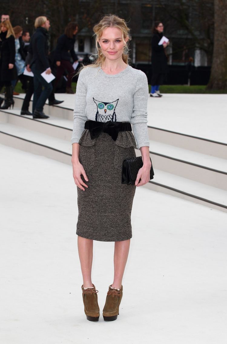 Burberry-runway-show-Kate-boswort-rock-pullover