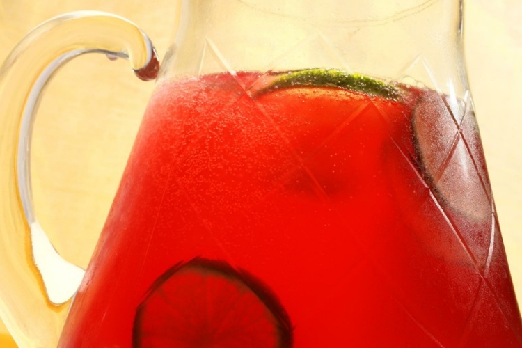 Rezepte Soda Pomegranate Zitronen servieren