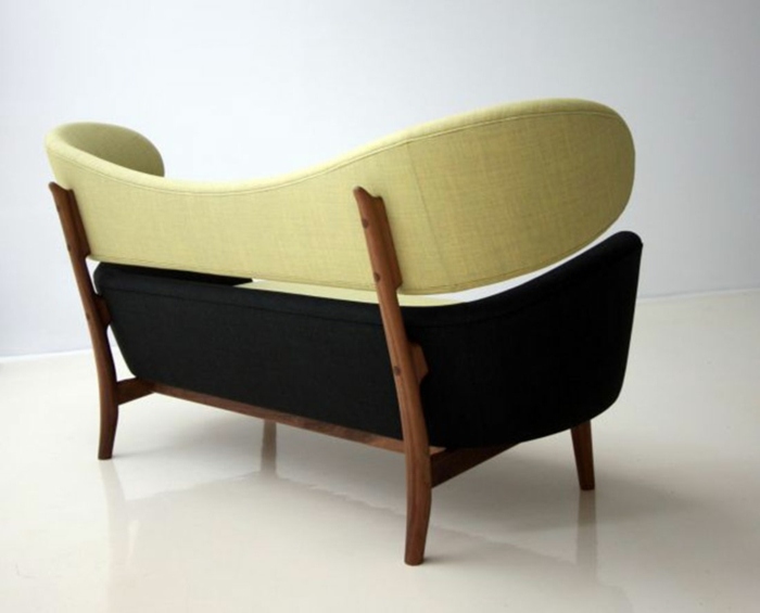 Cremé-Farbe-mit-Schwarz-zwei-Sitze-Sofa
